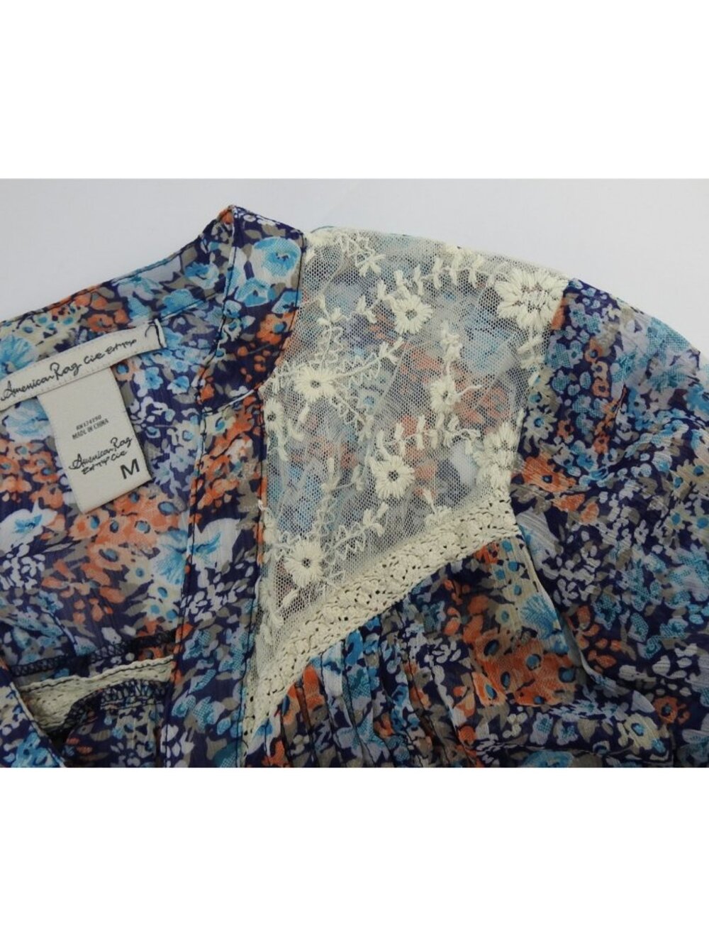 American Rag Cie Entypo Blue Floral Boho Peasant Top Lace Trim Medium - Picture 8 of 9